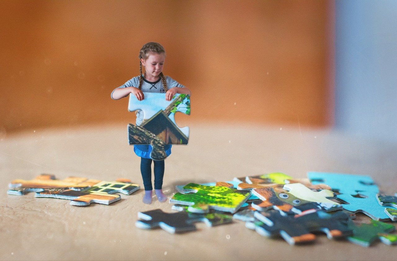 Learning Tool Puzzles with diverse topics that help Children to learn